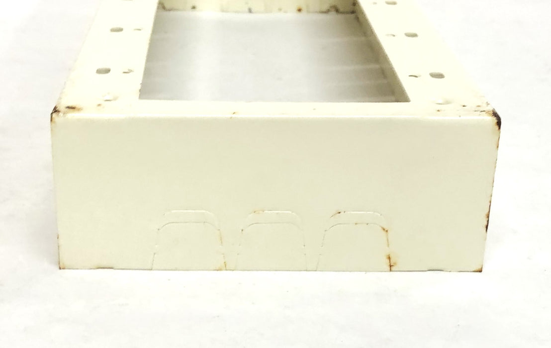 Legrand Wiremold V500/V700 Series Raceway 6-G SW And Receptacle Box V5748-6 NOS