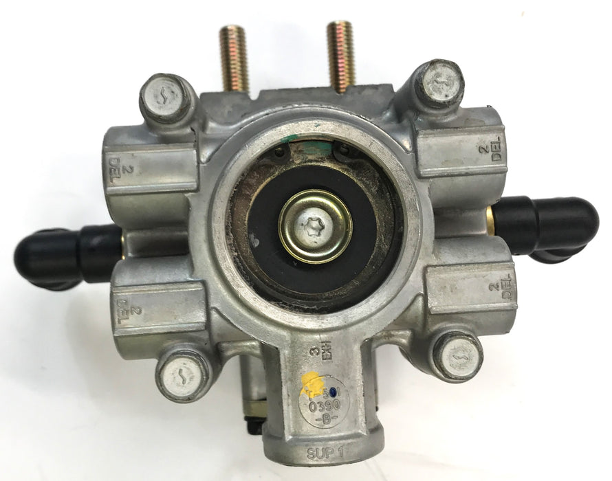 Bendix Modulating Spring Brake Valve 2596561C91 NOS