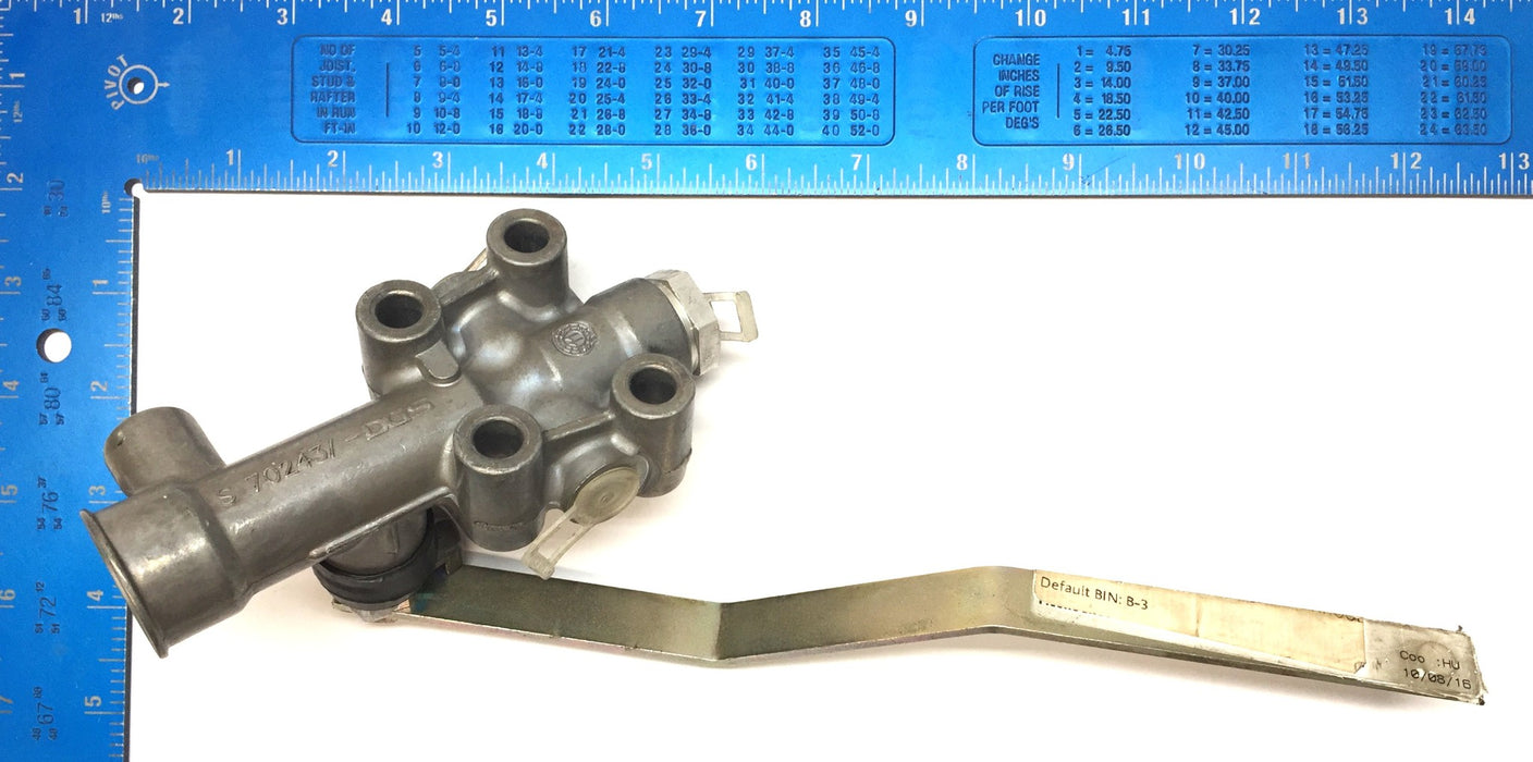 Knorr-Bremse Leveling Valve SV1385 (S70243/-DGS) NOS