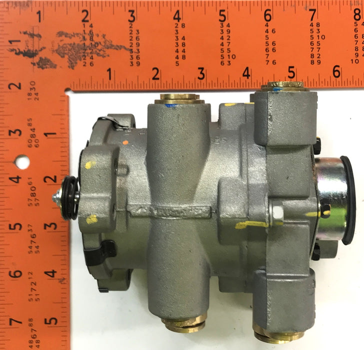 Bendix Dual Circuit Foot Brake Valve 800646 NOS