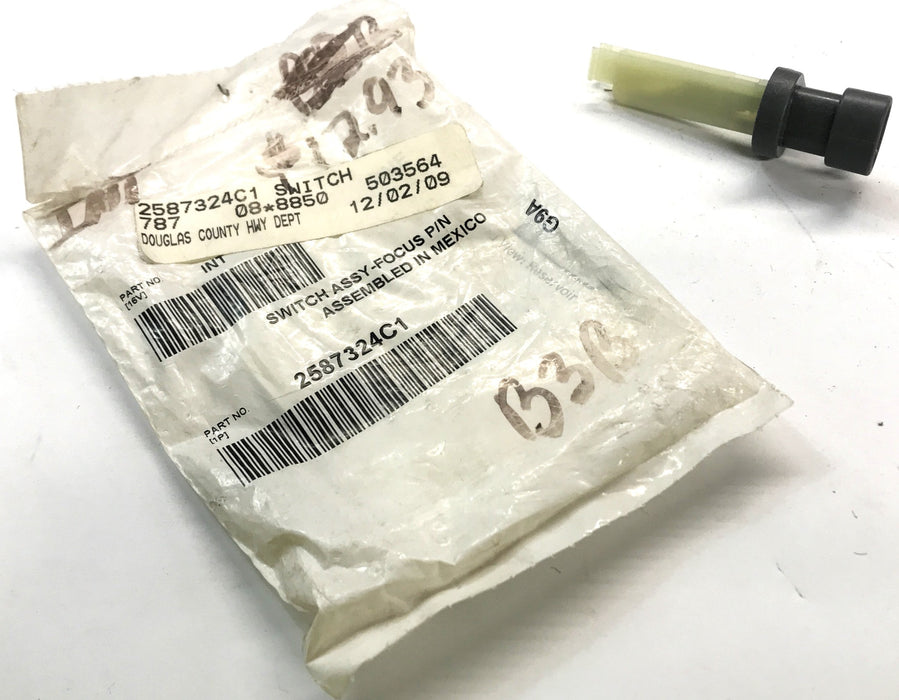 International Coolant Level Sensor 2587324C1 NOS