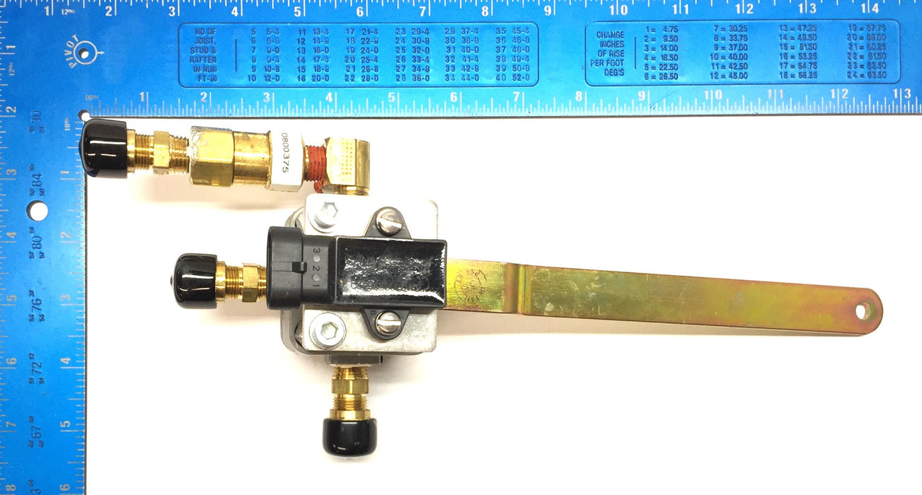 Barksdale Height Control Valve Assembly 53321-Q19F1 NOS