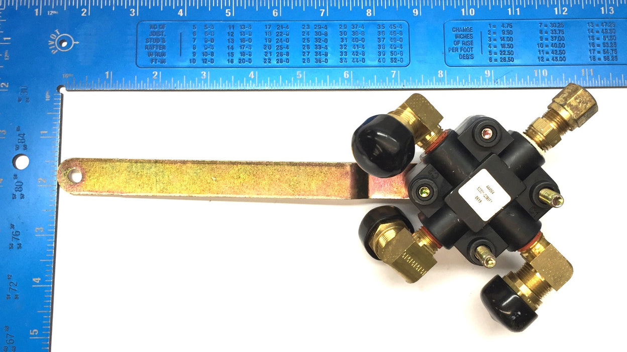 Barksdale Height Control Valve Assembly 52321-Q386F1 NOS