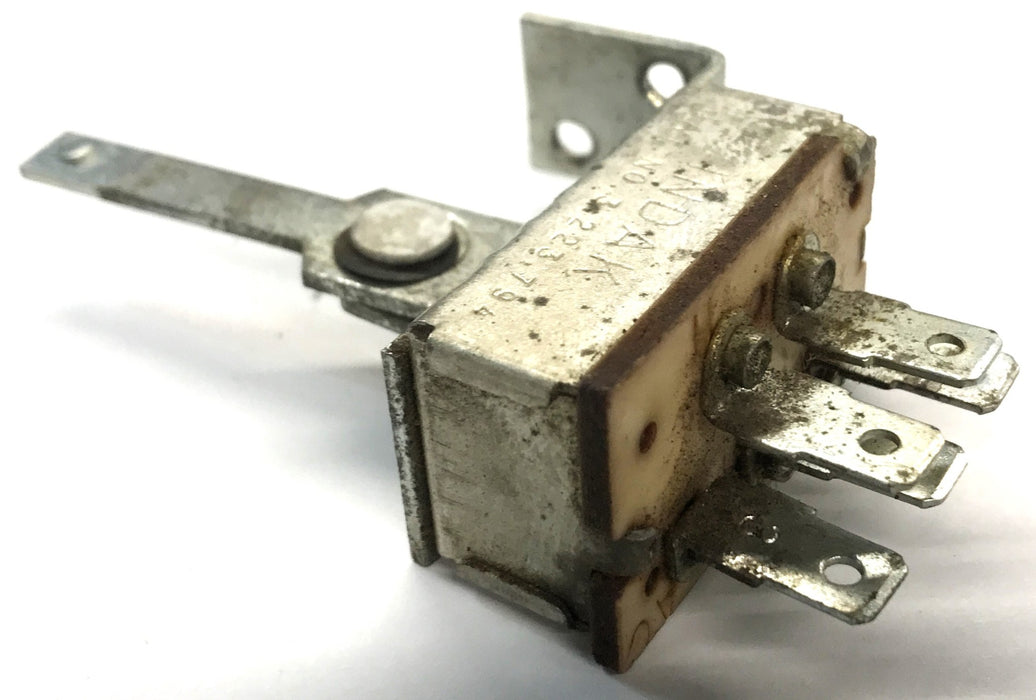 International Switch Single Gang Heater 472253C1 USED