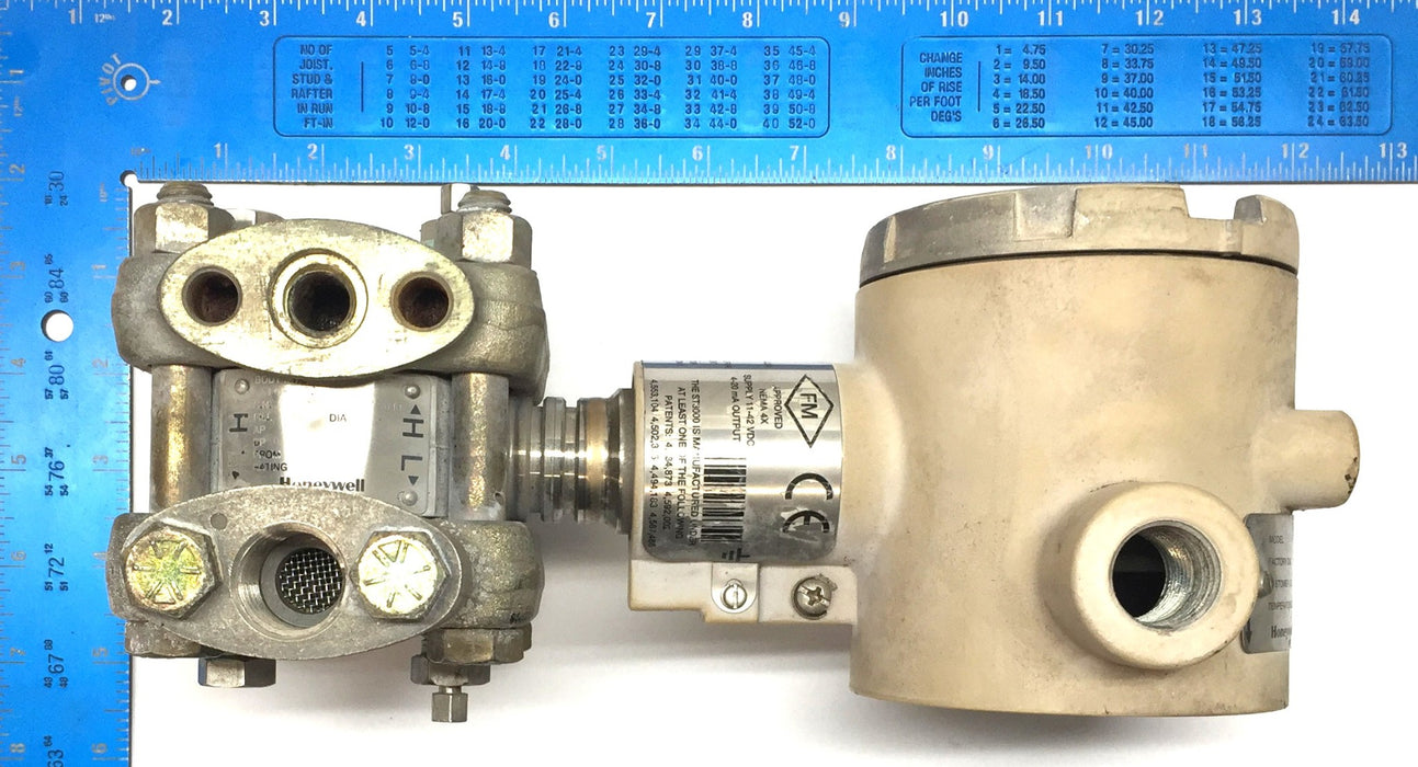 Honeywell Smart Pressure Transmitter Assembly ST3000 (STD120-A1A) USED
