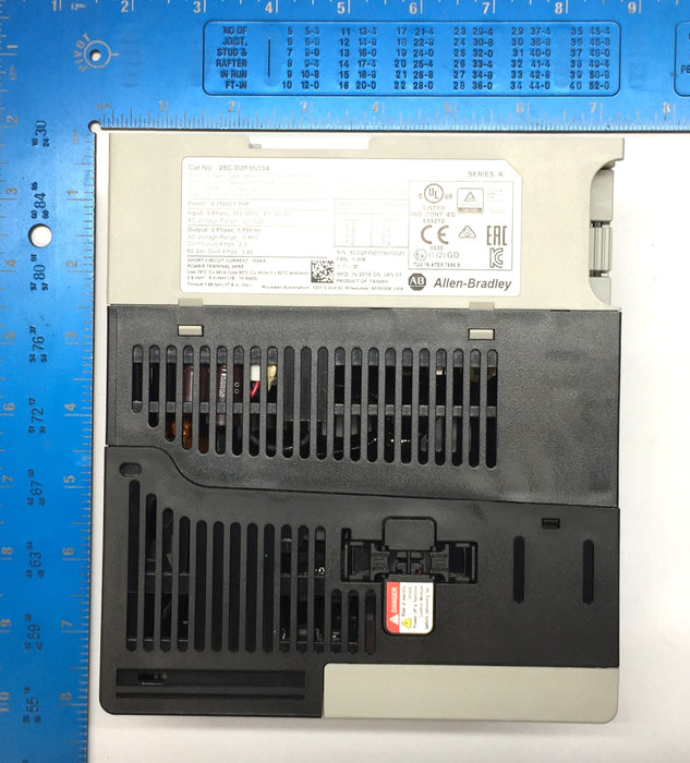 Allen-Bradley PowerFlex 527 0.75kW/1Hp AC Drive 25C-D2P3N104 NOS