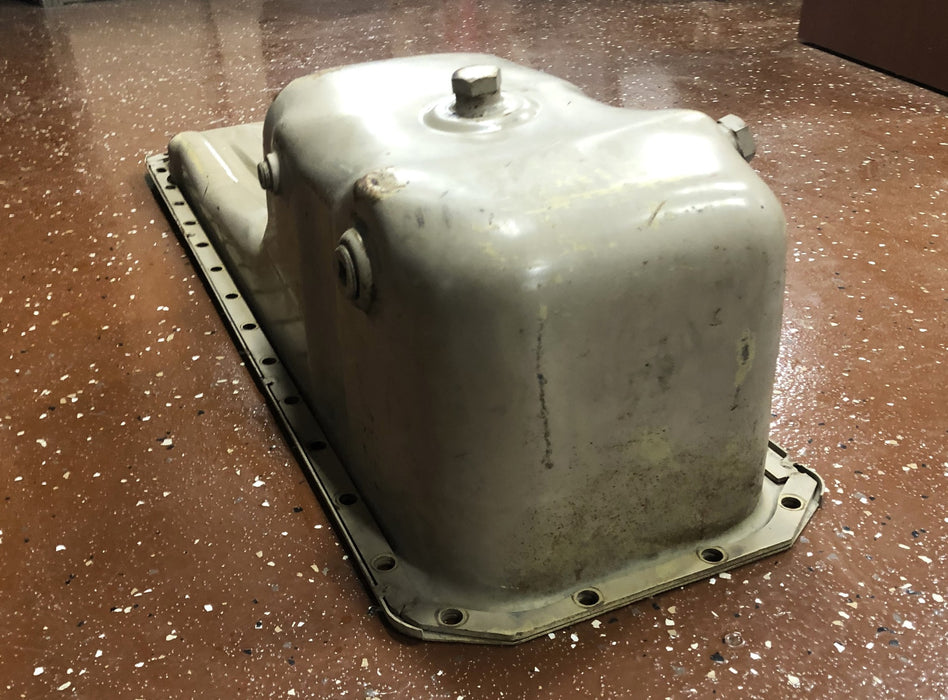 Cummins Oil Pan Y3882352SUWZ (02C 00B) NOS