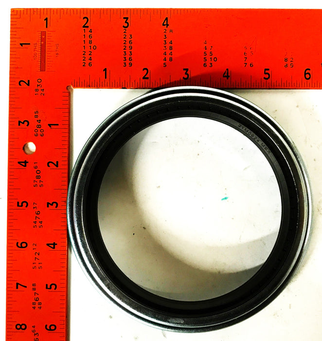 International Navistar  Wheel Oil Seal 794408C91 NOS