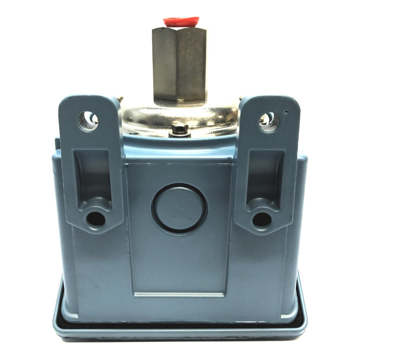 United Electric Controls Pressure Switch J400-552 NOS