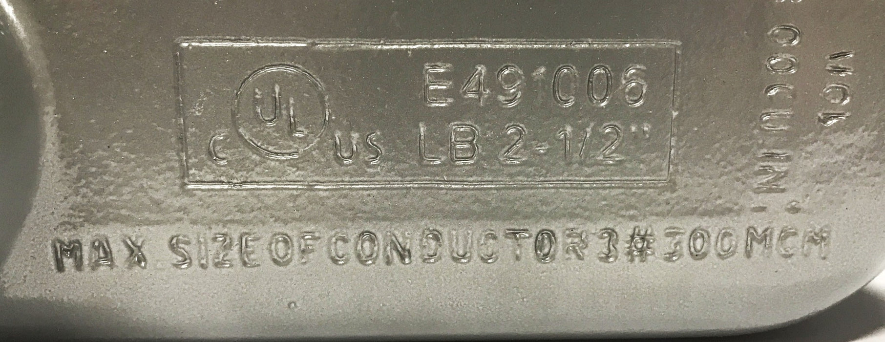 Unbranded 2-1/2 inch Conduit Body and Cover E491006 NOS