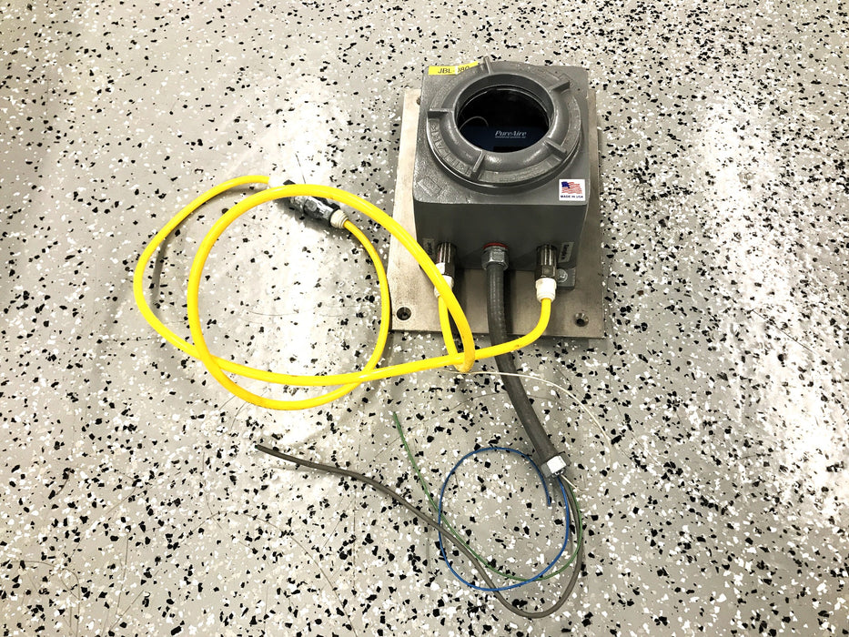 PureAire Oxygen Analyzer W/ (Killark Box GRM-375L) TX-1100-EXR USED