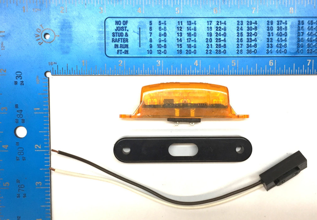 PM 3-1/2" Amber 2-Wire Marker Light 167 [Lot of 4] NOS