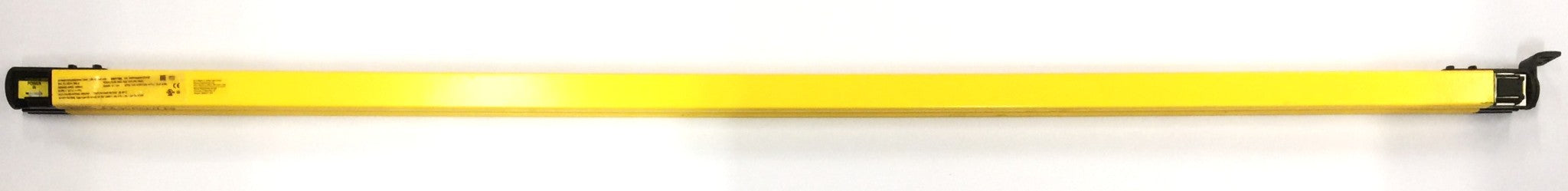 Banner Engineering Light Curtain Emitter with Side Brackets SLLCE23-1540-S USED