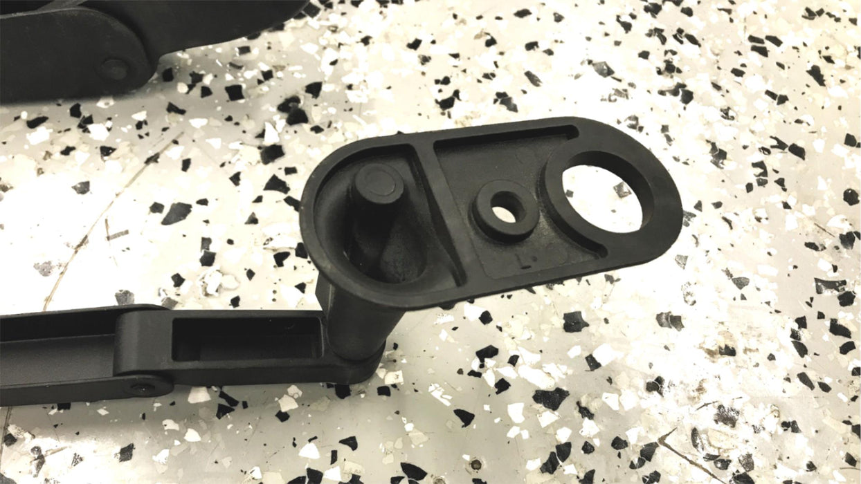 Hitachi Wiper Arm W/ Hardware & Rubber Piece 3003560060 NOS