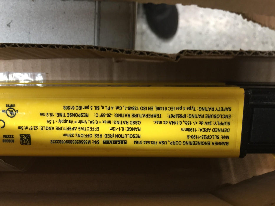 Banner Safety Light Curtain Set (Emitter/Receiver) SLLCP23-1190P55 NOS