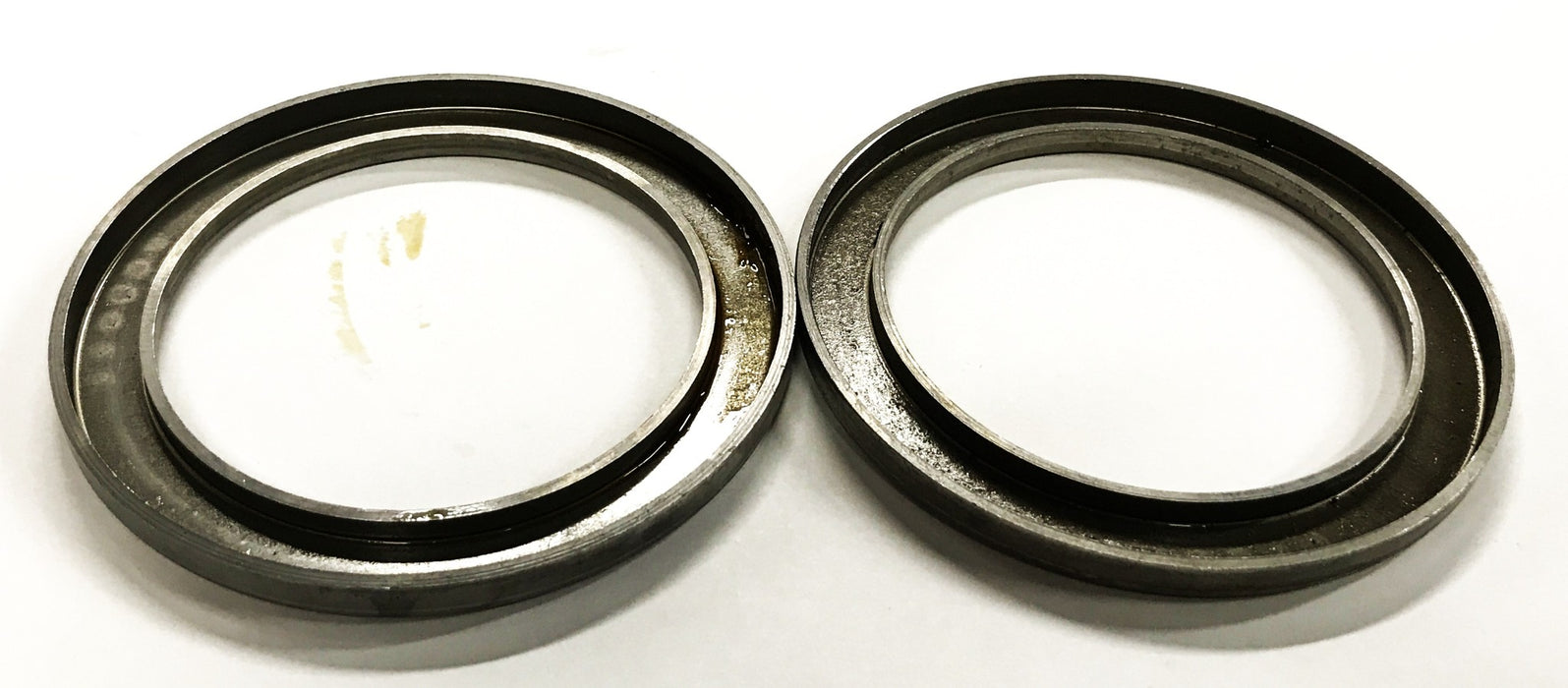 Timken 2-Piece Set Bearing End Cap Enclosure T-68977 NOS
