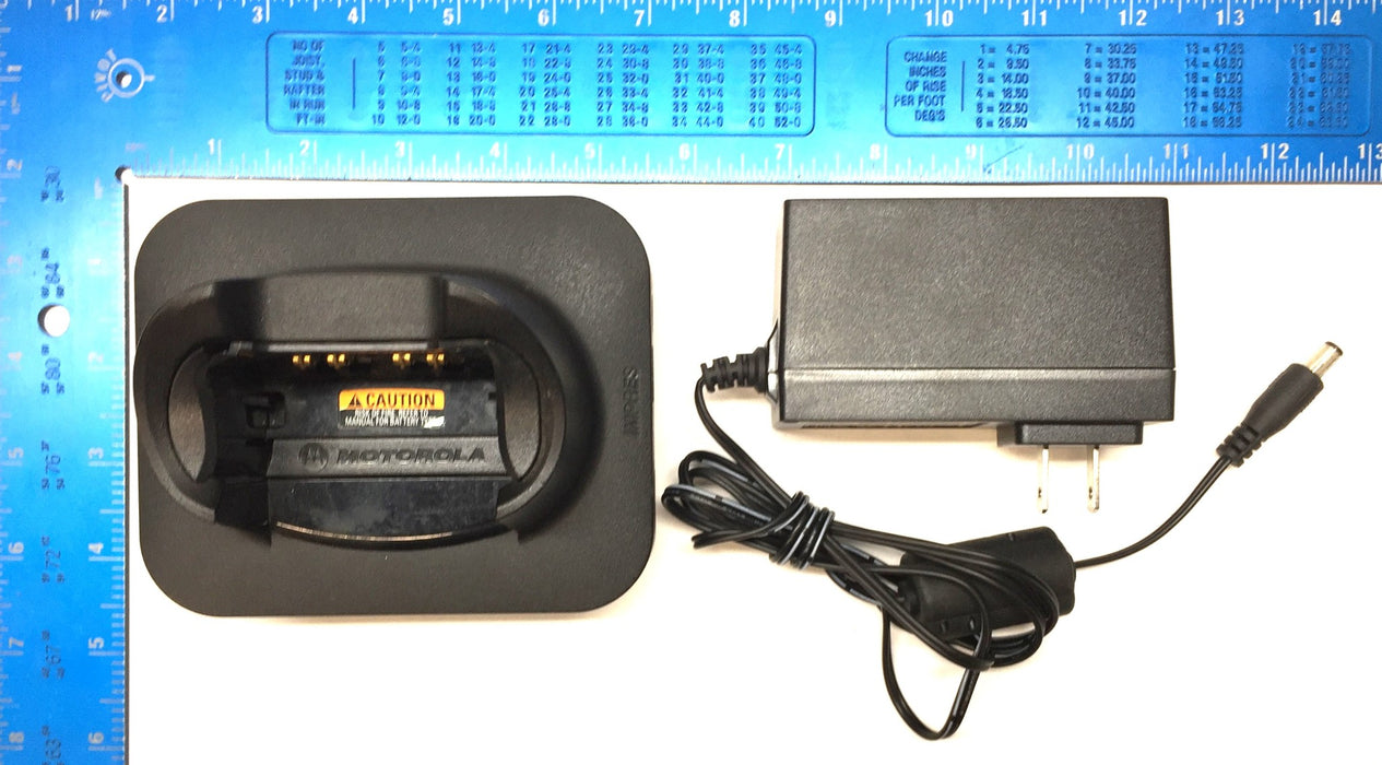 Motorola Two-Way Radio Battery Charger w/Power Cord V1.01 PMPN4135A USED