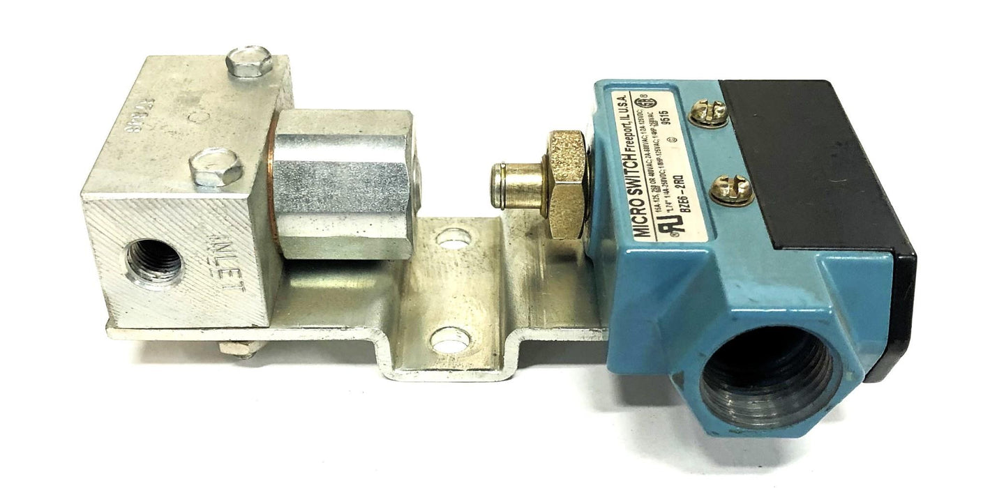 Lincoln Pneumatic Grease Pump With Micro Switch 87400 (87200, BZE6-2RQ) USED