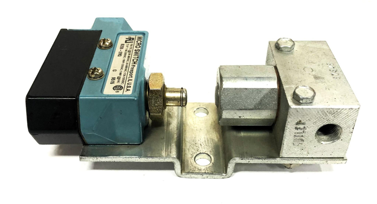 Lincoln Pneumatic Grease Pump With Micro Switch 87400 (87200, BZE6-2RQ) USED