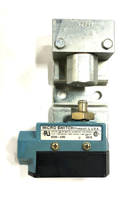 Lincoln Pneumatic Grease Pump With Micro Switch 87400 (87200, BZE6-2RQ) USED