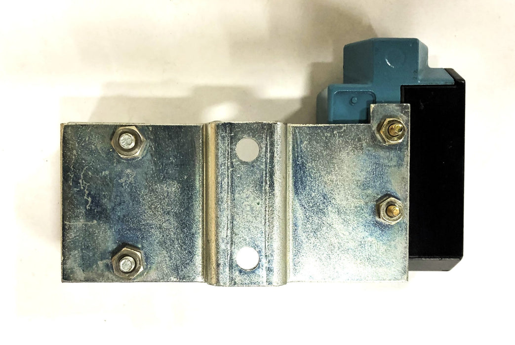 Lincoln Pneumatic Grease Pump With Micro Switch 87400 (87200, BZE6-2RQ) USED