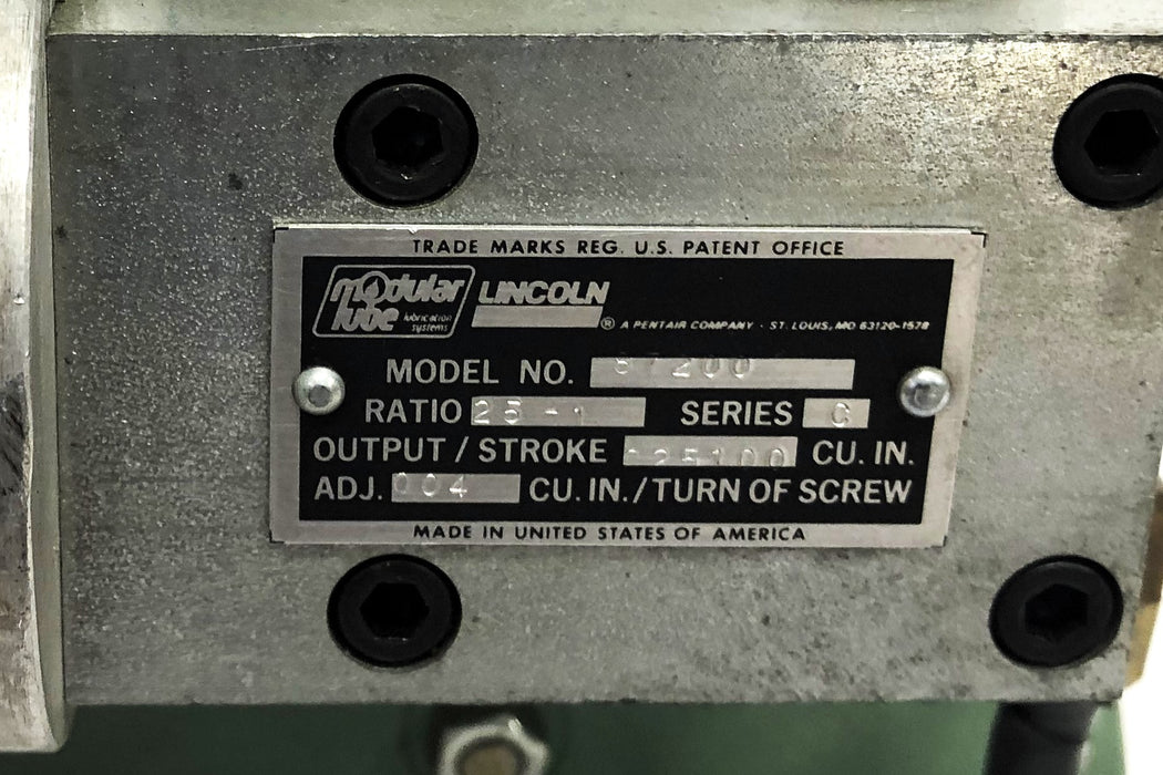 Lincoln Pneumatic Grease Pump With Micro Switch 87400 (87200, BZE6-2RQ) USED