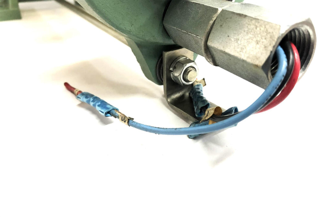 Lincoln Pneumatic Grease Pump With Micro Switch 87400 (87200, BZE6-2RQ) USED