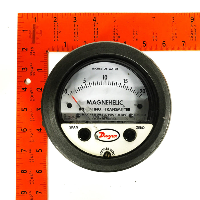 Dwyer Magnehelic Pressure Gauge N12P-V USED