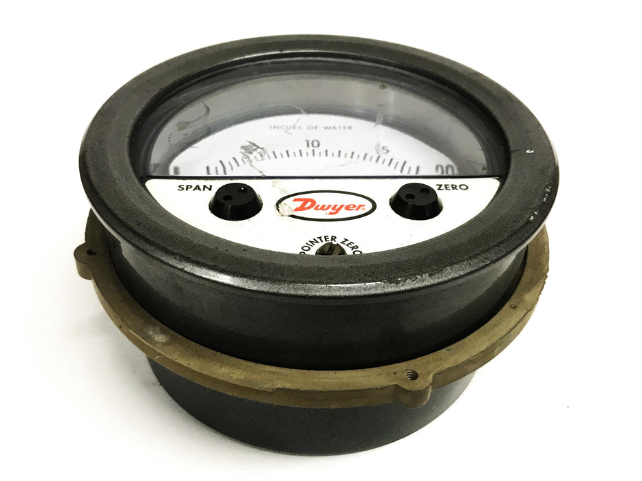 Dwyer Magnehelic Pressure Gauge N12P-V USED