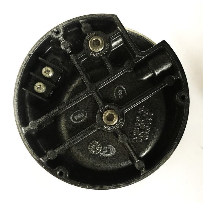 Dwyer Magnehelic Pressure Gauge N12P-V USED