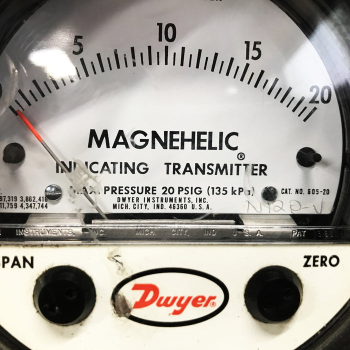 Dwyer Magnehelic Pressure Gauge N12P-V USED