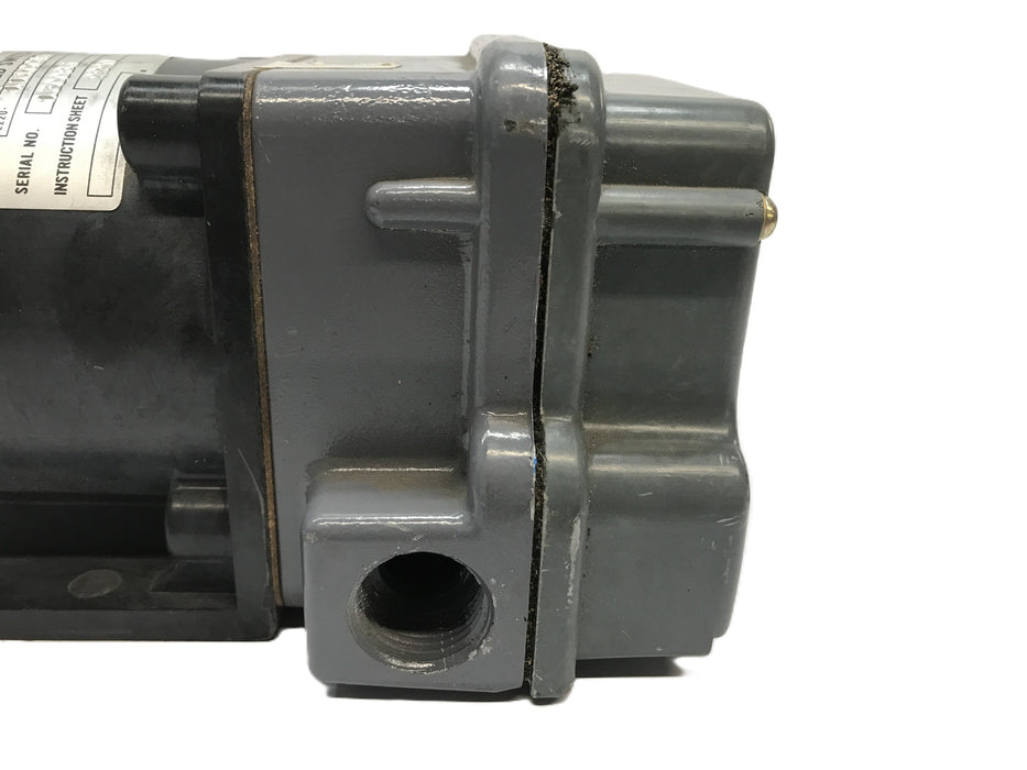 Hubbell Pilot Duty Speed Switch 2220-111CC4S USED