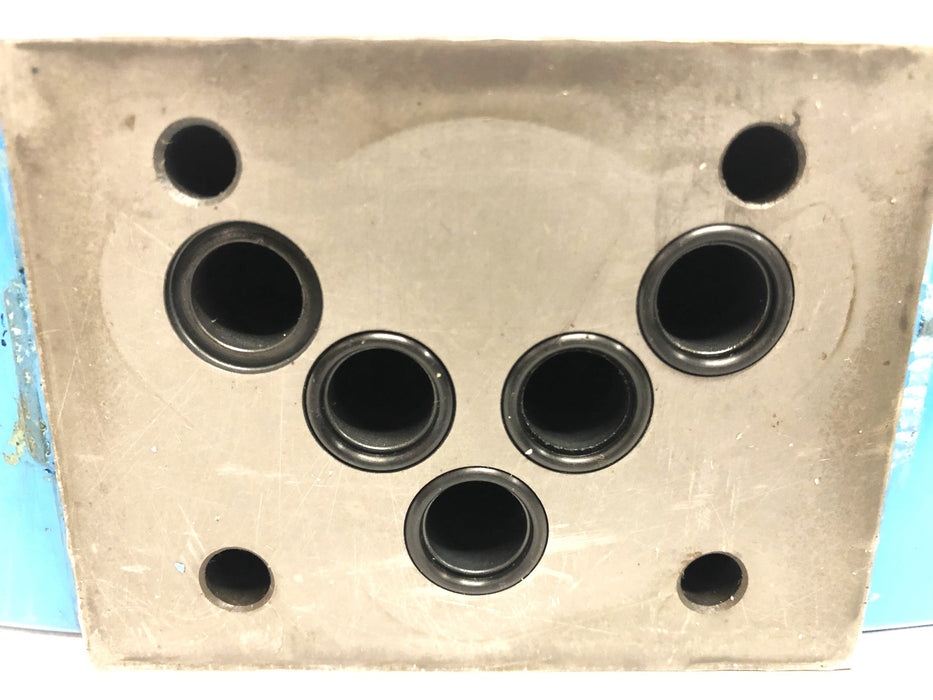 Vickers Directional Valve 02-119614-PA5DG4S4LW-012N-B-60 USED