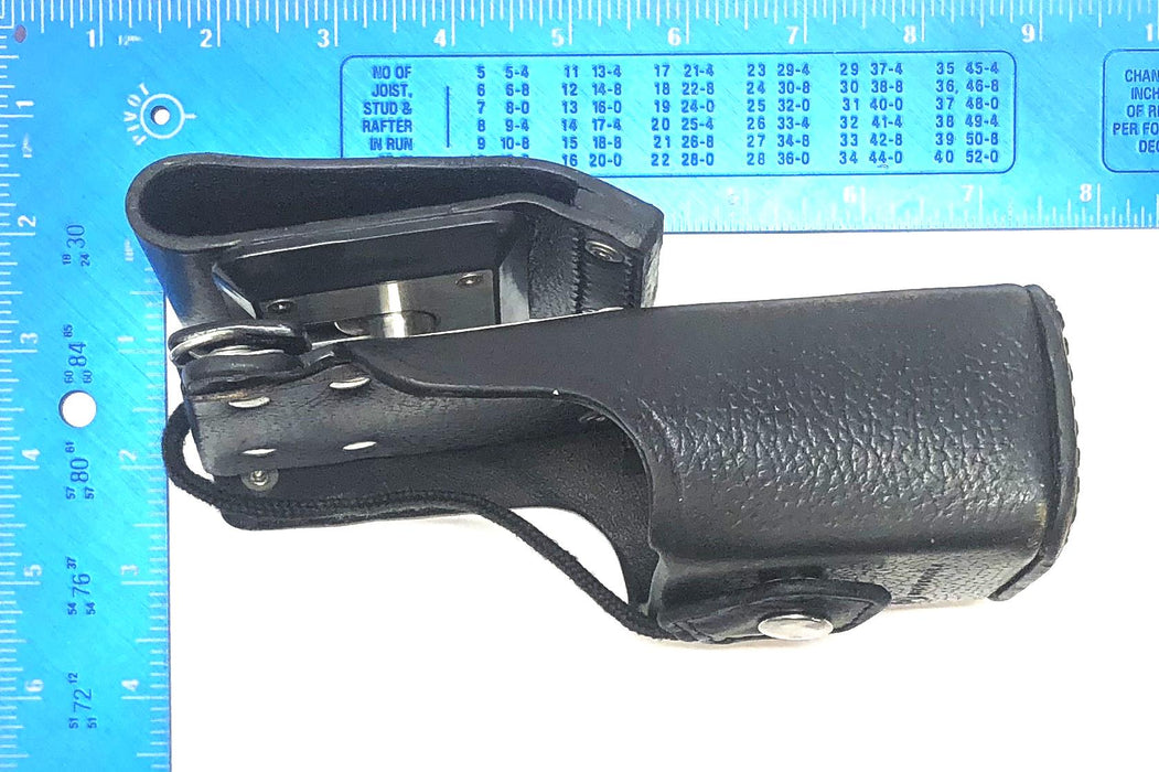 Motorola Leather Radio Holster/Carrying Case W/ Clip 1505651Z01G (NTN8381C) USED