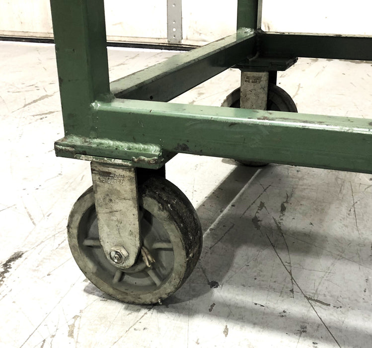 Unbranded 12 IN Closed Shop Cart W/ Foot Brake 40x24 IN USED LOCAL PICK UP ONLY