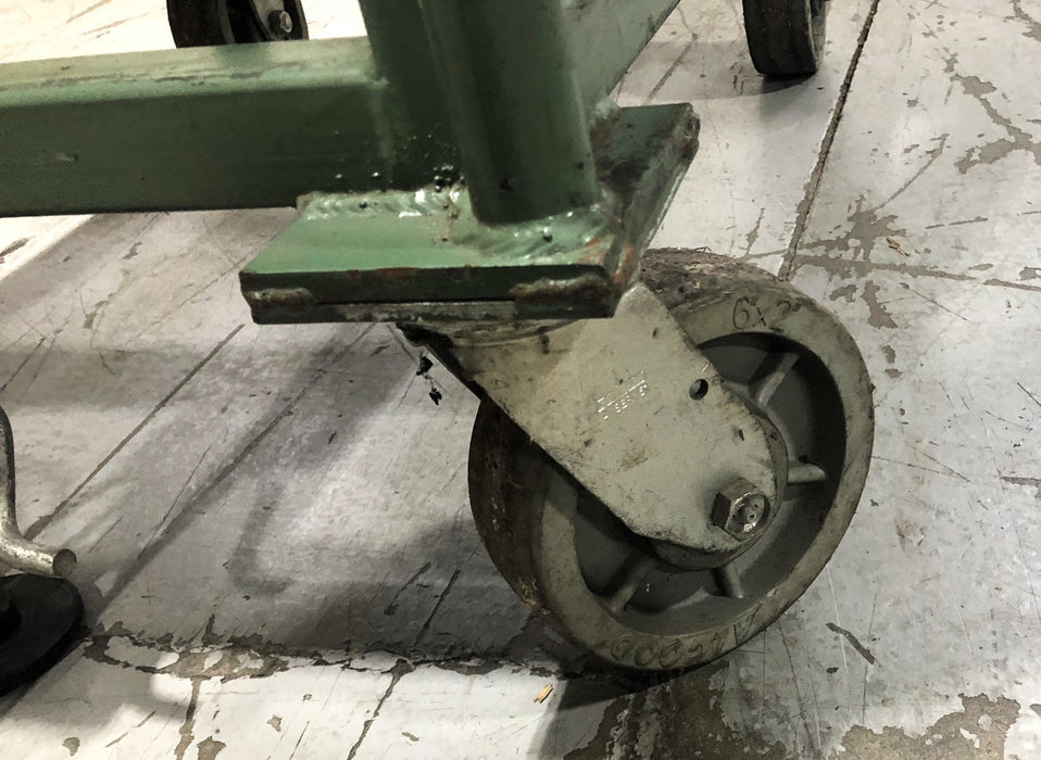 Unbranded 12 IN Closed Shop Cart W/ Foot Brake 40x24 IN USED LOCAL PICK UP ONLY