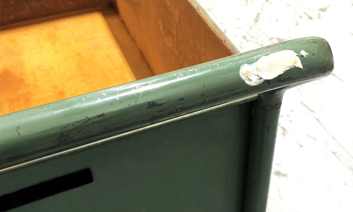 Unbranded 12 IN Closed Shop Cart W/ Foot Brake 24x40 IN USED LOCAL PICK UP ONLY