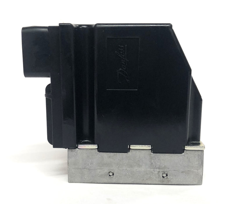 Danfoss Proportional High 11-32 Volt Solenoid Valve PVEH32 S4 (157B4032) NOS