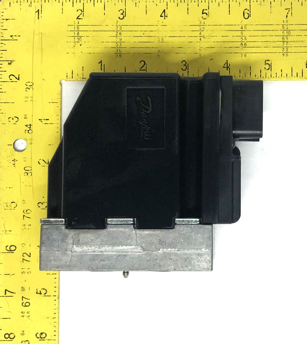 Danfoss Proportional High 11-32 Volt Solenoid Valve PVEH32 S4 (157B4032) NOS