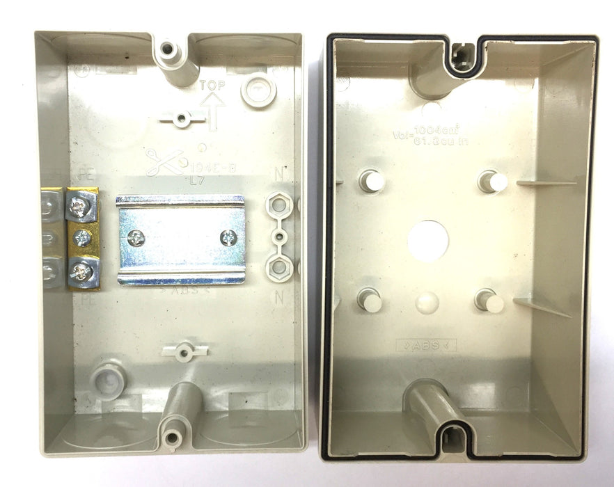 Square D IP66 Enclosure Electrical Junction Box Wire Cable Case 194E-B NOS