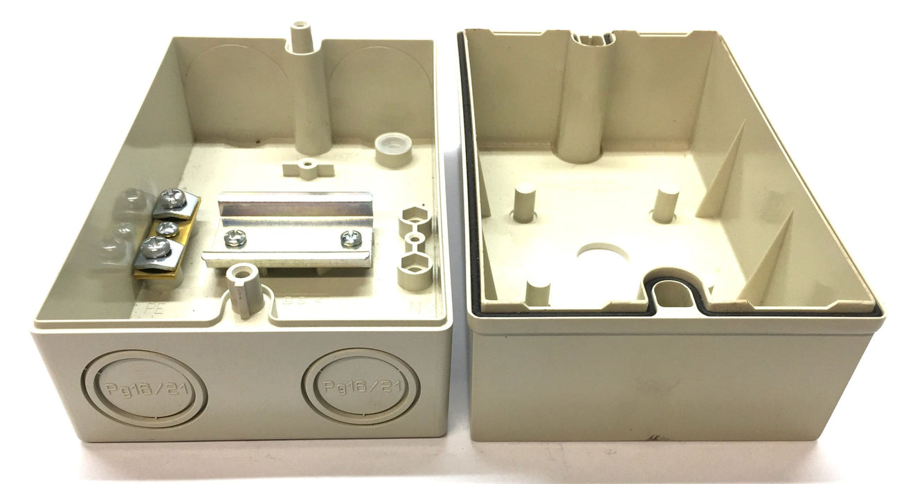 Square D IP66 Enclosure Electrical Junction Box Wire Cable Case 194E-B NOS