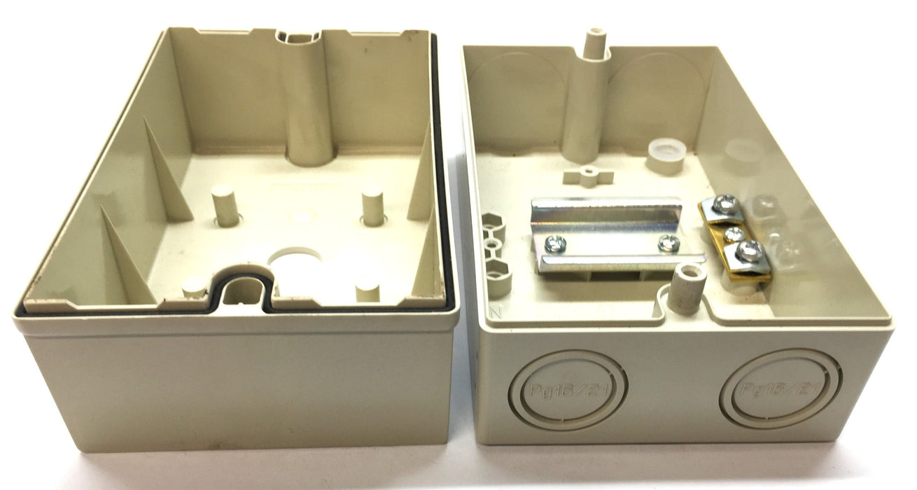 Square D IP66 Enclosure Electrical Junction Box Wire Cable Case 194E-B NOS