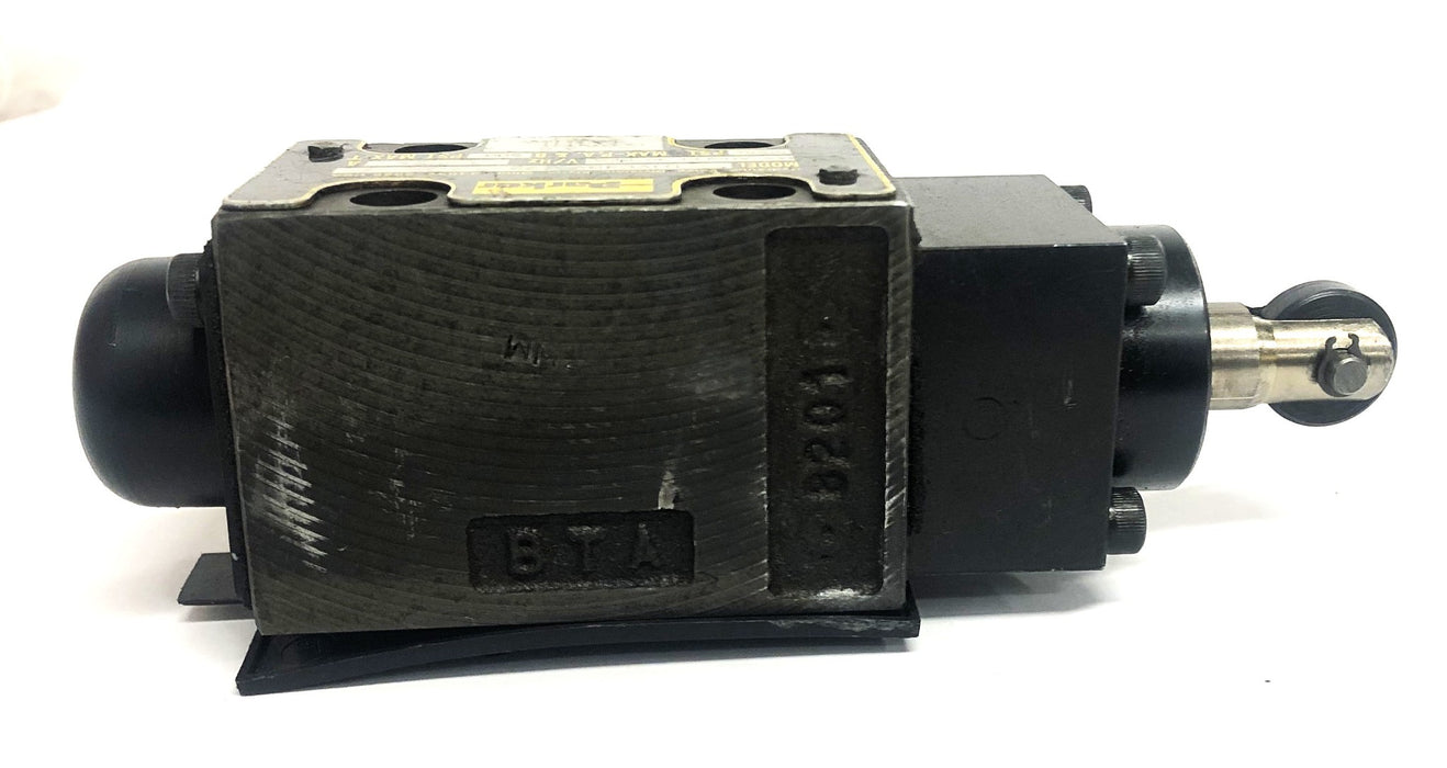 Parker 30 Degree 5000PSI Directional Control Valve D1VC4BV 72 USED