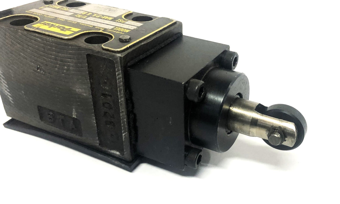 Parker 30 Degree 5000PSI Directional Control Valve D1VC4BV 72 USED