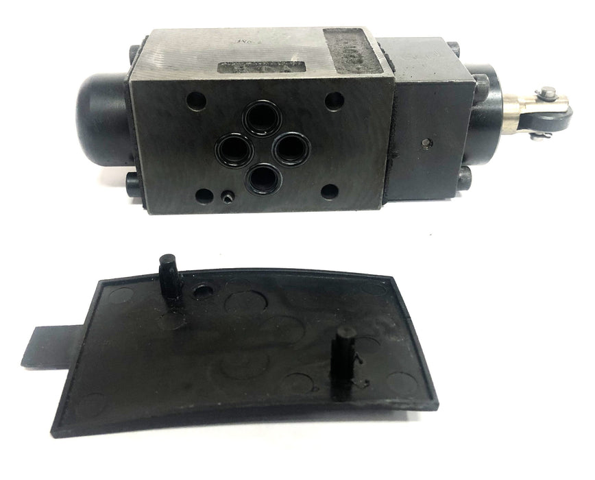 Parker 30 Degree 5000PSI Directional Control Valve D1VC4BV 72 USED