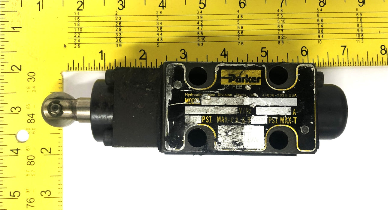 Parker 5000PSI 30 Degree Directional Control Valve D1VC4BV 72 USED