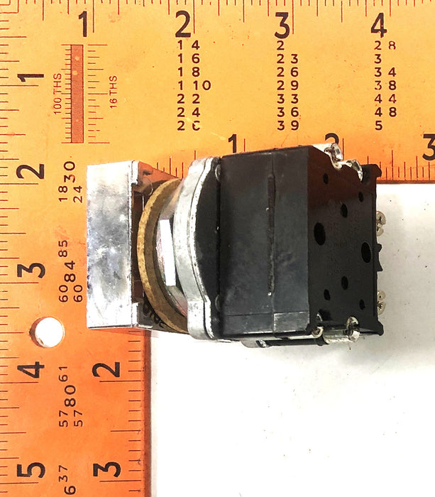 Cutler-Hammer A161 120V Lamp 57-2579A NOS