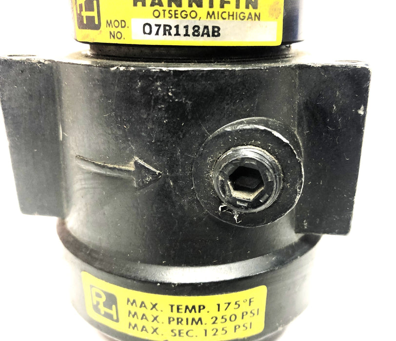 Parker Hannifin Pneumatic Valve 07R118AB USED