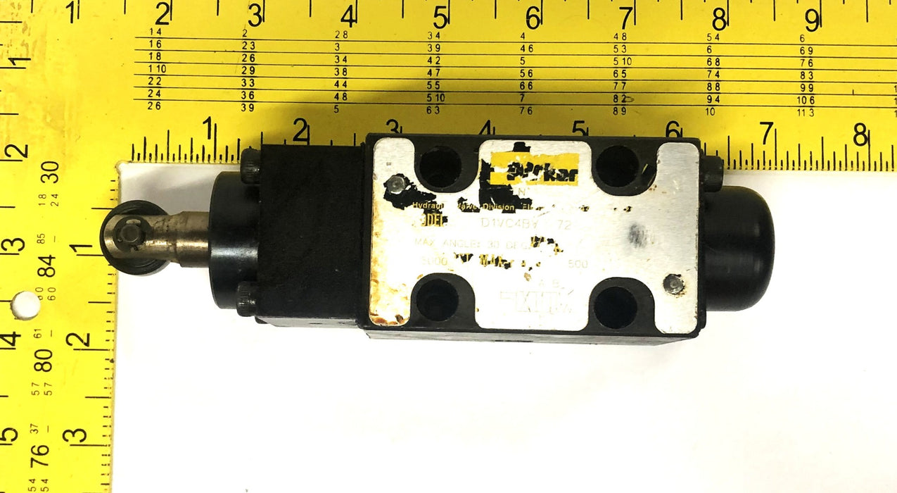 Parker 5000PSI 30 Degree Directional Control Valve 5000PSI D1VC4BV 72 USED