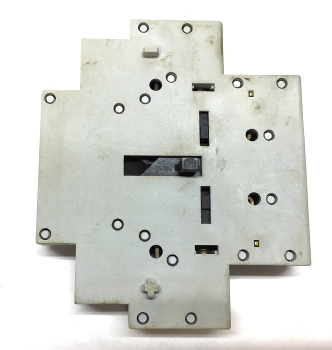 Allen-Bradley Mechanical/Electrical Interlock 100-MCA02 USED